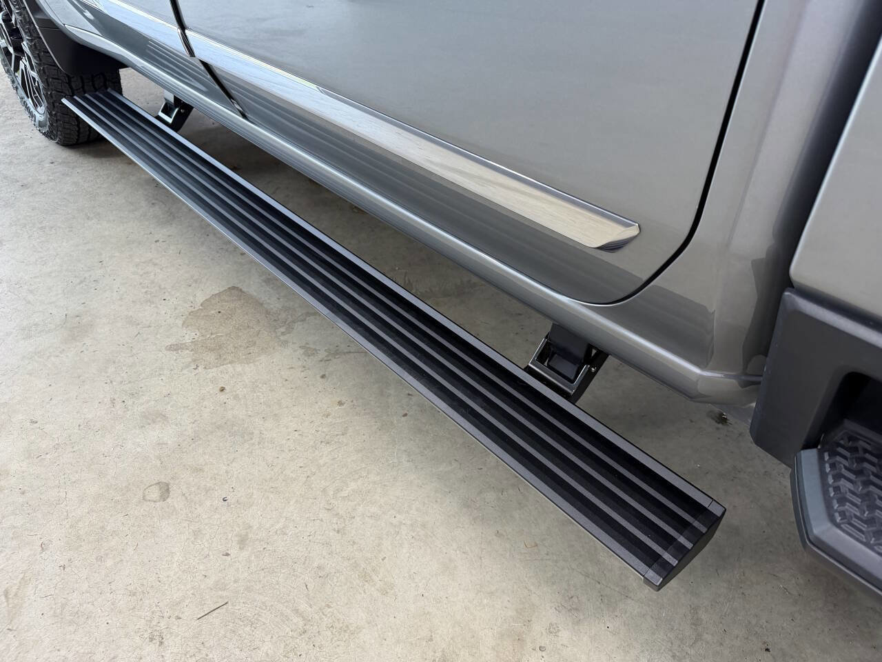 Used 2024 Chevrolet Silverado 2500 High Country w/ High Country Premium Package image 11