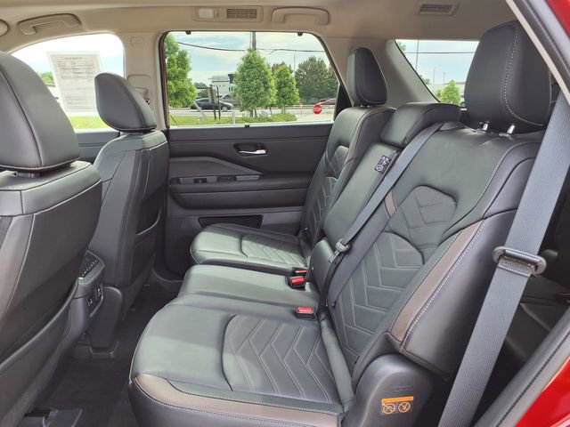 Used 2024 Nissan Pathfinder Platinum w/ Cargo Package FWD image 19