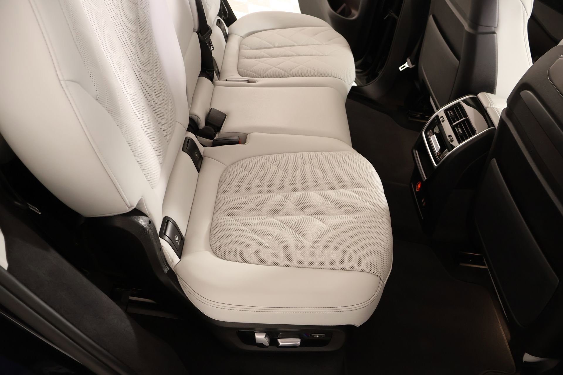 Used 2025 BMW X7 xDrive40i image 15