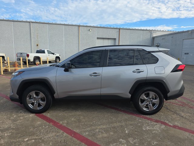 Used 2025 Toyota RAV4 LE AWD/4WD image 2