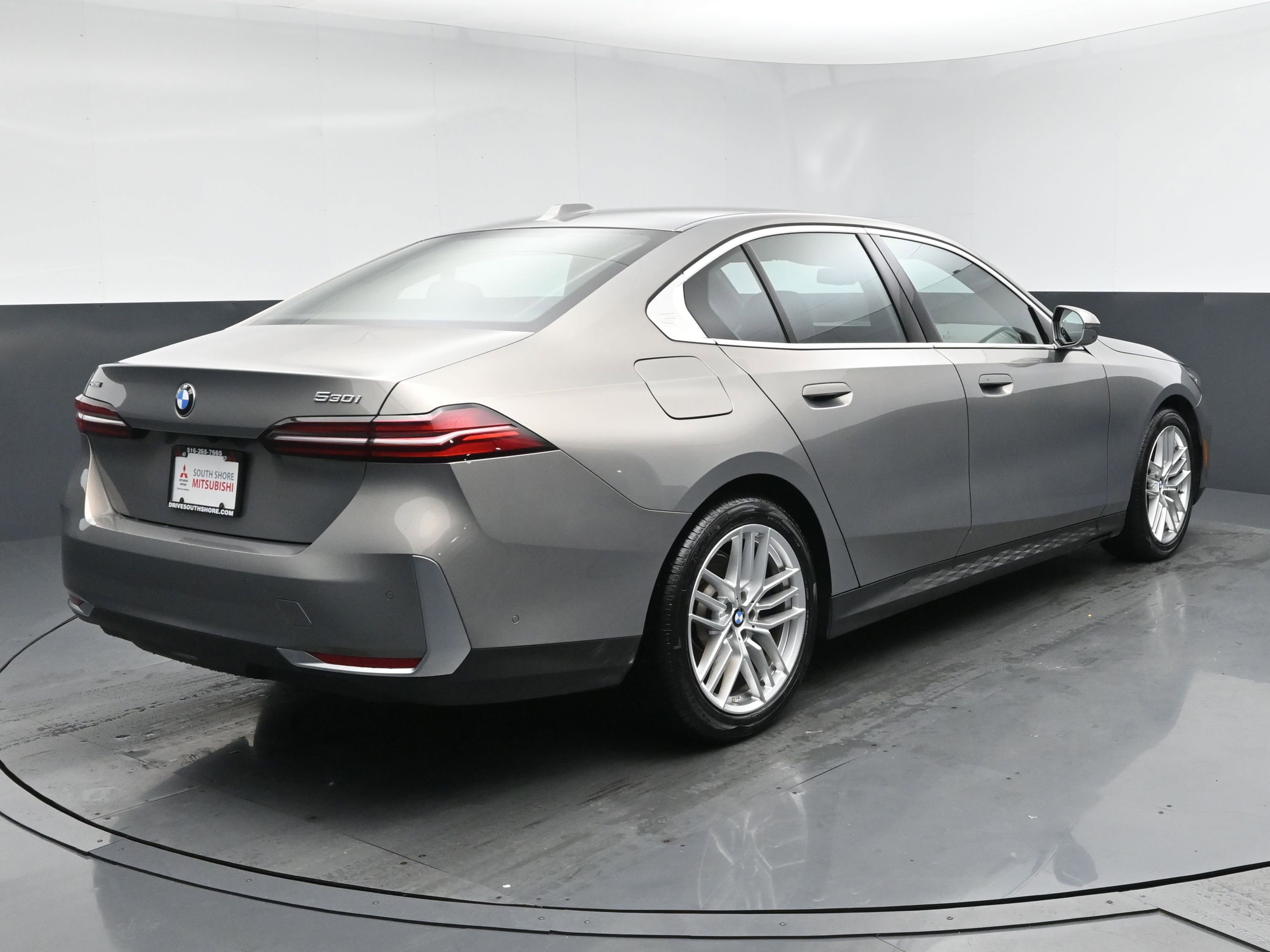 Used 2024 BMW 530i xDrive image 23