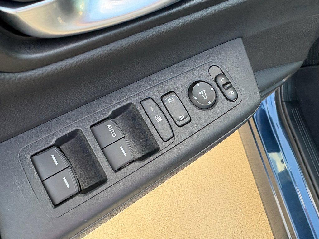 Used 2025 Honda CR-V LX image 11