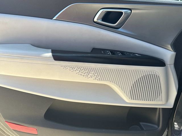 Used 2024 Kia Carnival LX image 25