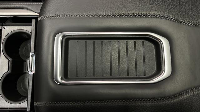 Used 2023 GMC Yukon XL Denali AWD/4WD image 21