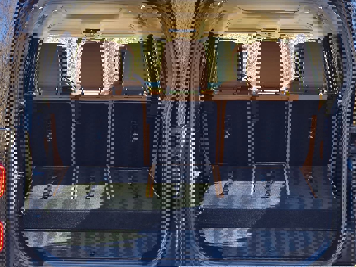 Used 2023 Land Rover Defender 130 S image 79