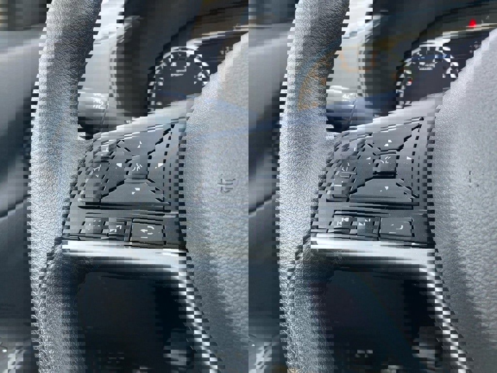 Used 2025 Nissan Altima 2.5 SV image 13