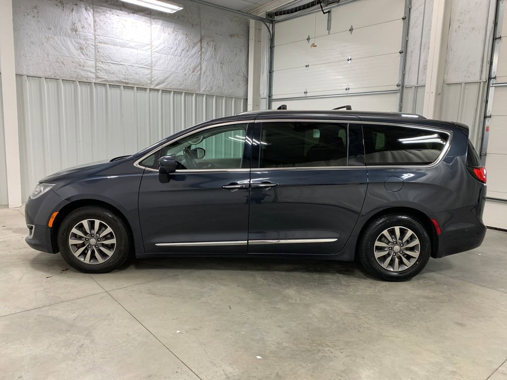 Used 2019 Chrysler Pacifica Touring-L Plus w/ Advanced Safetytec Group FWD image 25