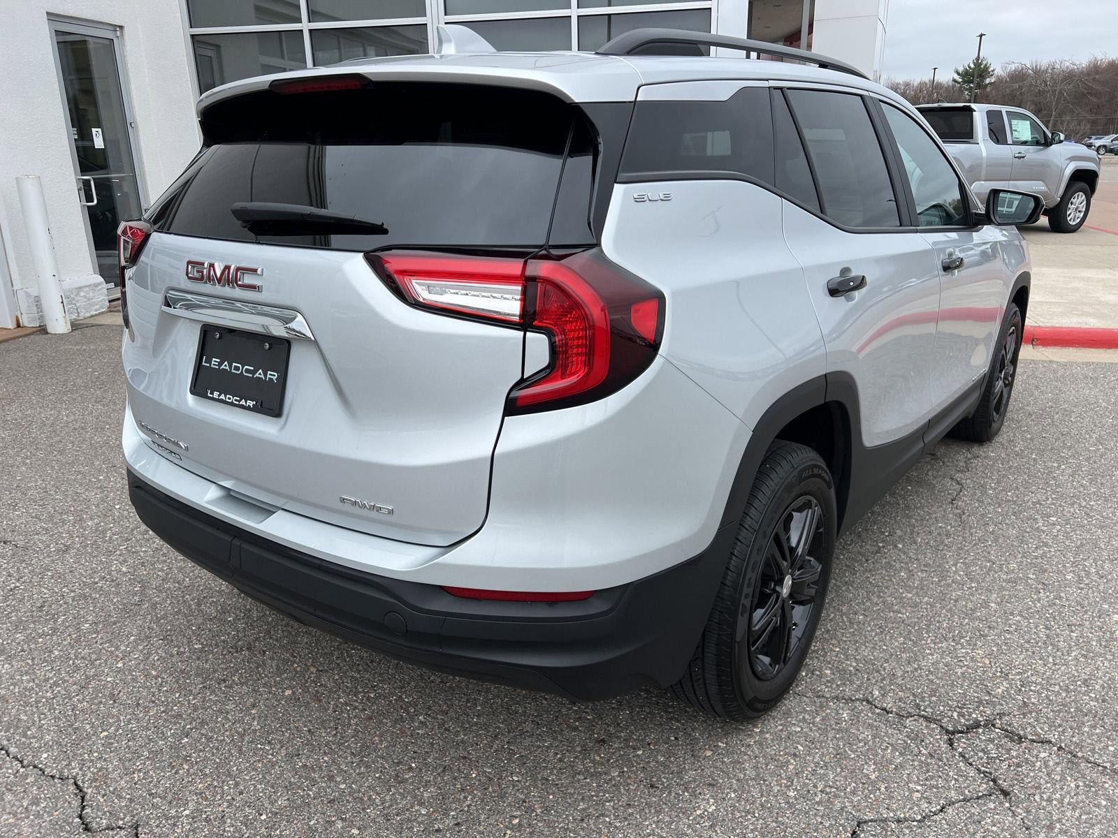 Used 2022 GMC Terrain SLE w/ Driver Convenience Package AWD/4WD image 14
