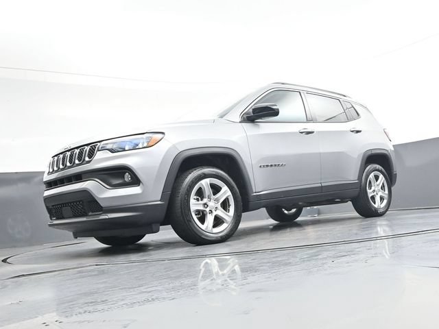 Used 2023 Jeep Compass Latitude w/ Sun and Sound Group AWD/4WD image 36