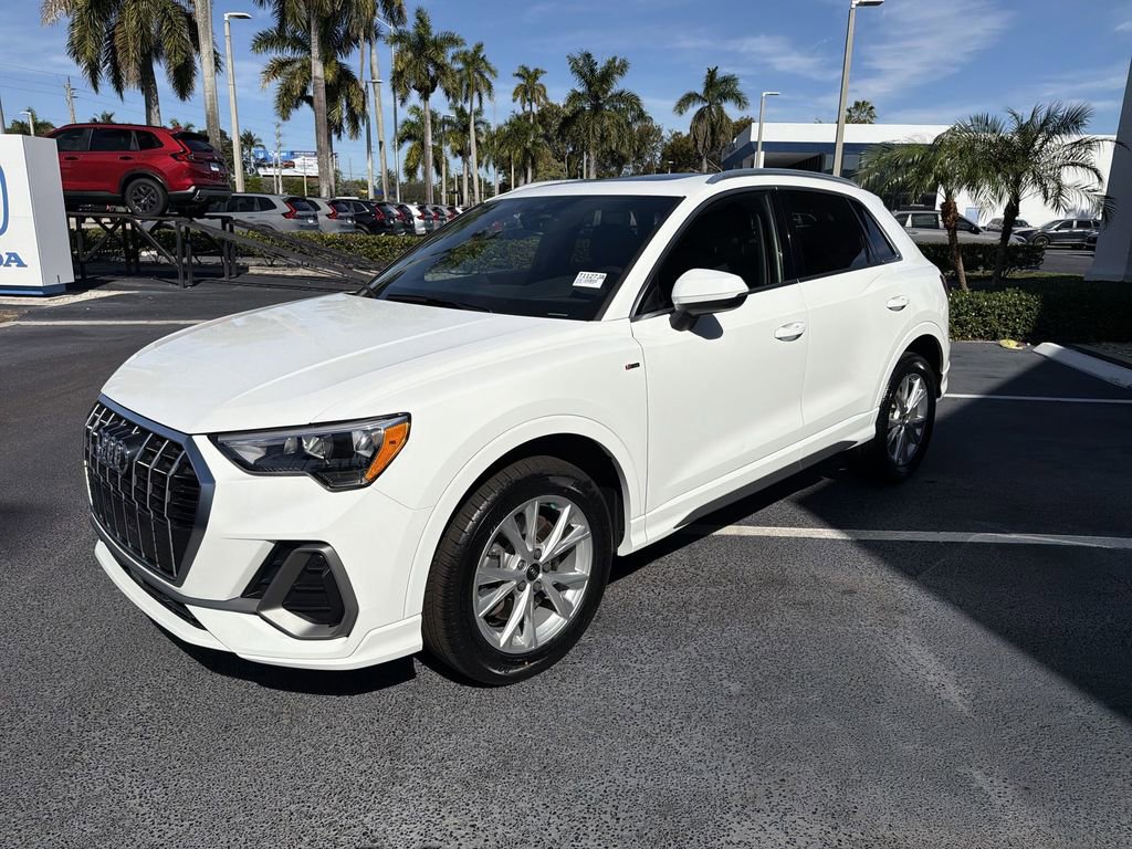 Used 2022 Audi Q3 2.0T Premium w/ Convenience Package image 4