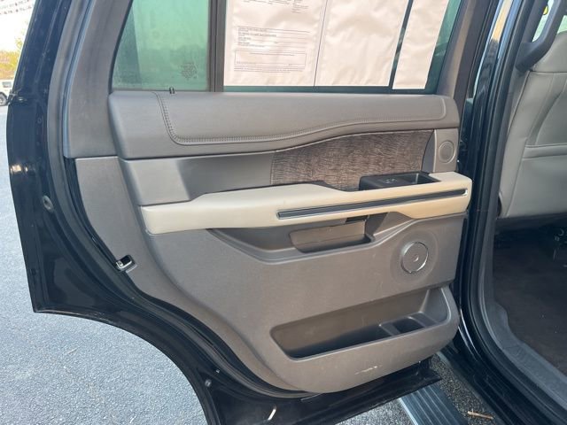 Used 2021 Ford Expedition Limited image 11