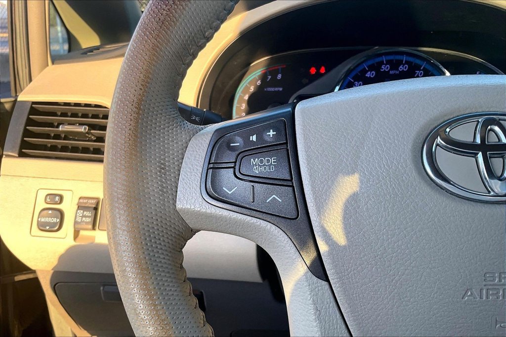 Used 2013 Toyota Sienna XLE FWD image 17