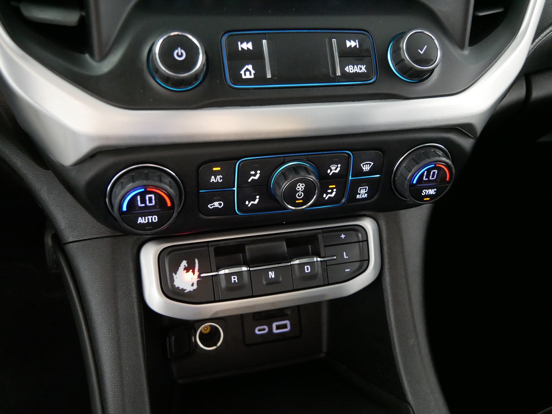 Used 2020 GMC Acadia SLT w/ Driver Alert Package II AWD/4WD image 23