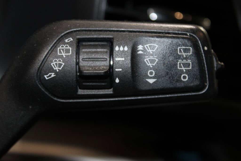 Used 2023 Ford Explorer XLT w/ Equipment Group 202A AWD/4WD image 30