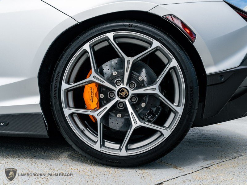 Used 2026 Lamborghini Revuelto AWD/4WD image 21