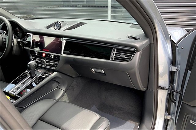 New 2025 Porsche Macan image 22
