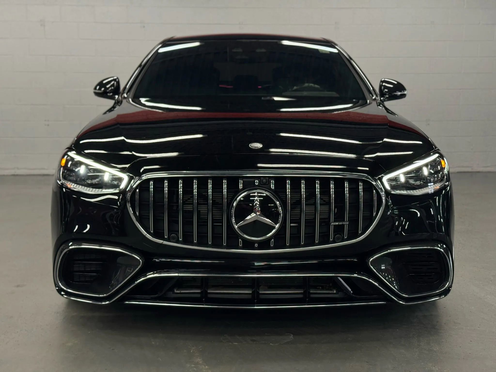 Used 2024 Mercedes-Benz S 63 AMG S w/ Carbon Fiber Exterior Package image 31