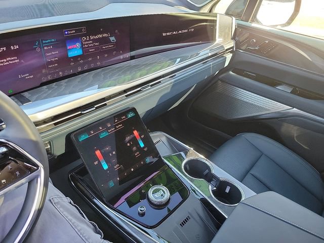 Used 2025 Cadillac Escalade IQ Luxury 2 image 18