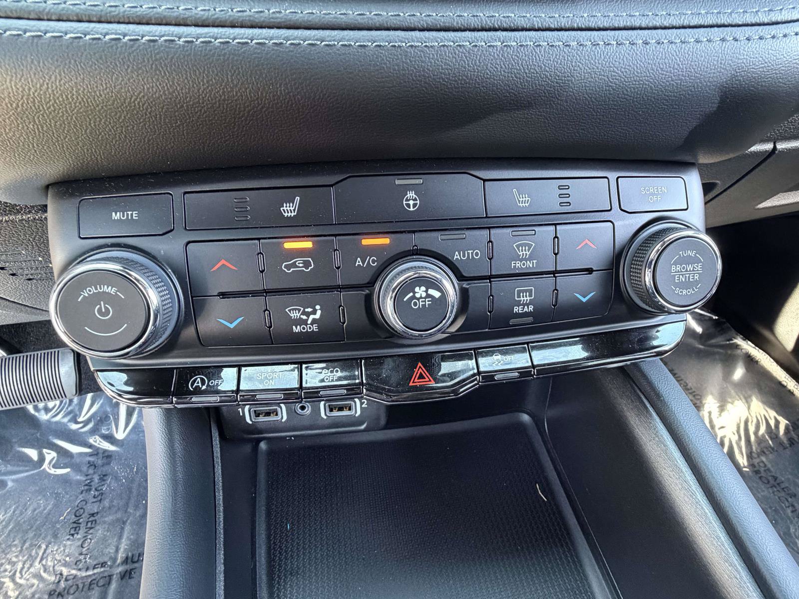Used 2024 Dodge Durango SXT w/ SXT Blacktop Group AWD/4WD image 13