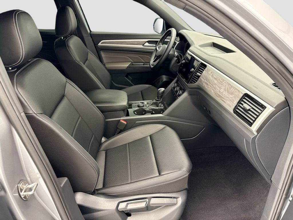 Certified 2023 Volkswagen Atlas Cross Sport SE w/ Black Wheel Package image 18