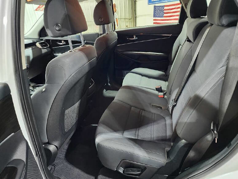 Used 2019 Kia Sorento S image 10