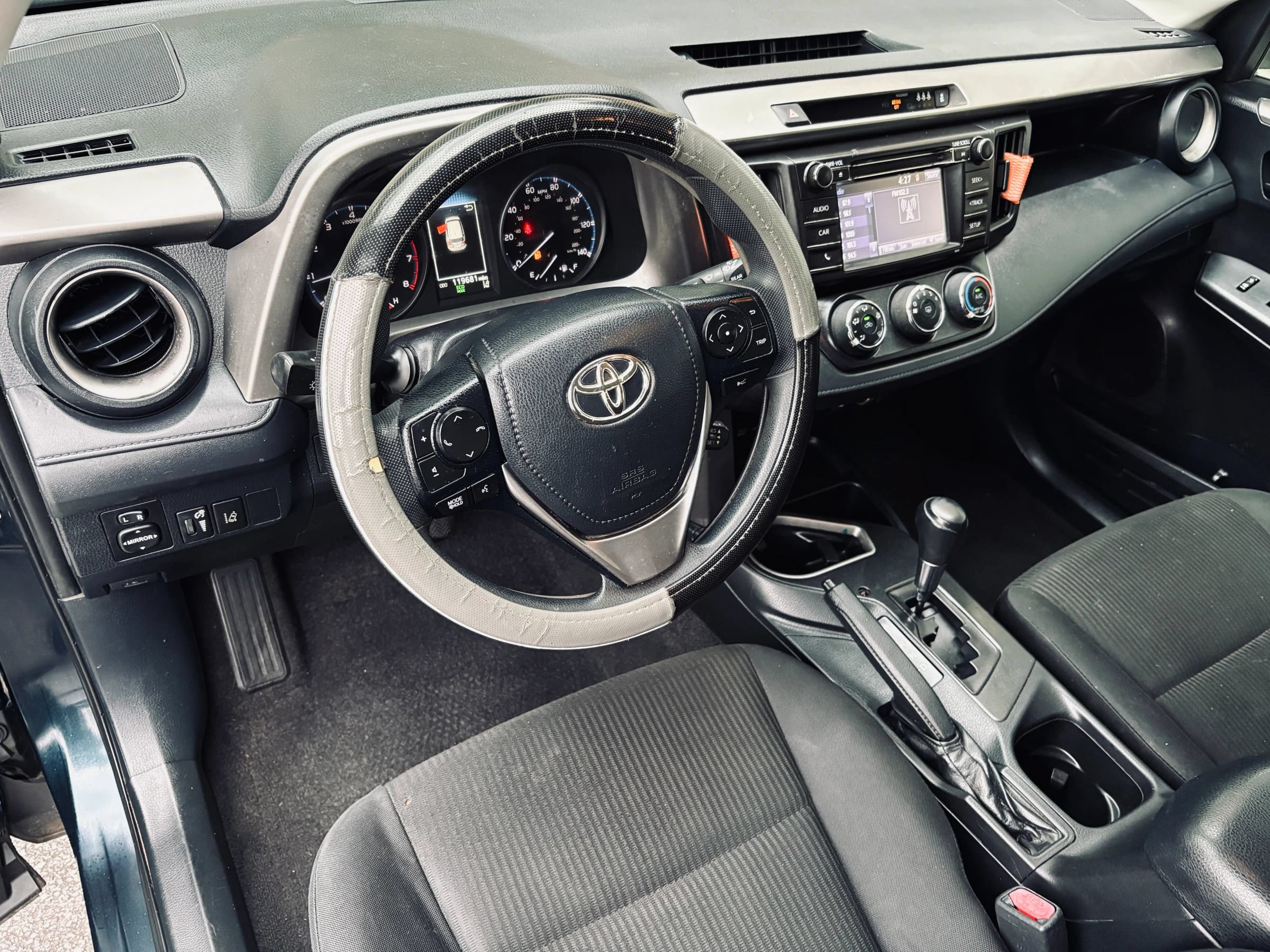 Used 2017 Toyota RAV4 LE FWD image 5