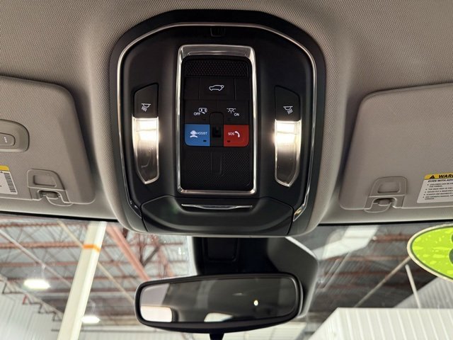 Used 2023 Jeep Grand Cherokee Limited image 27