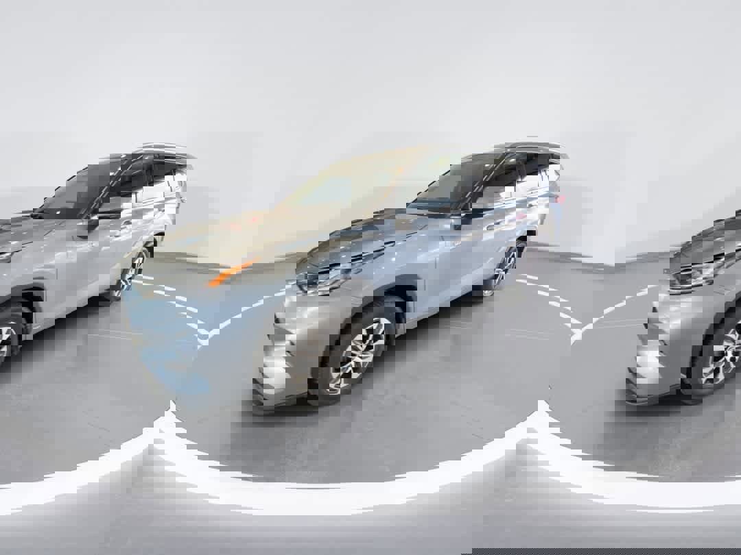 Used 2020 Toyota Highlander XLE image 4