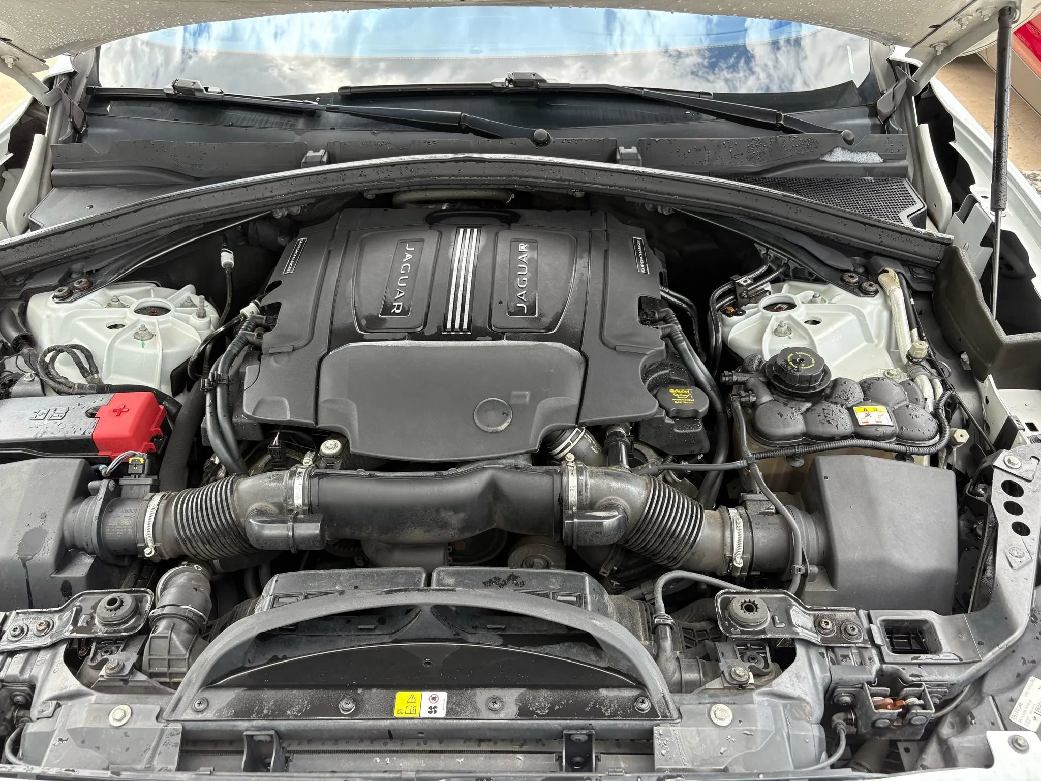 Used 2017 Jaguar F-PACE R-Sport image 31