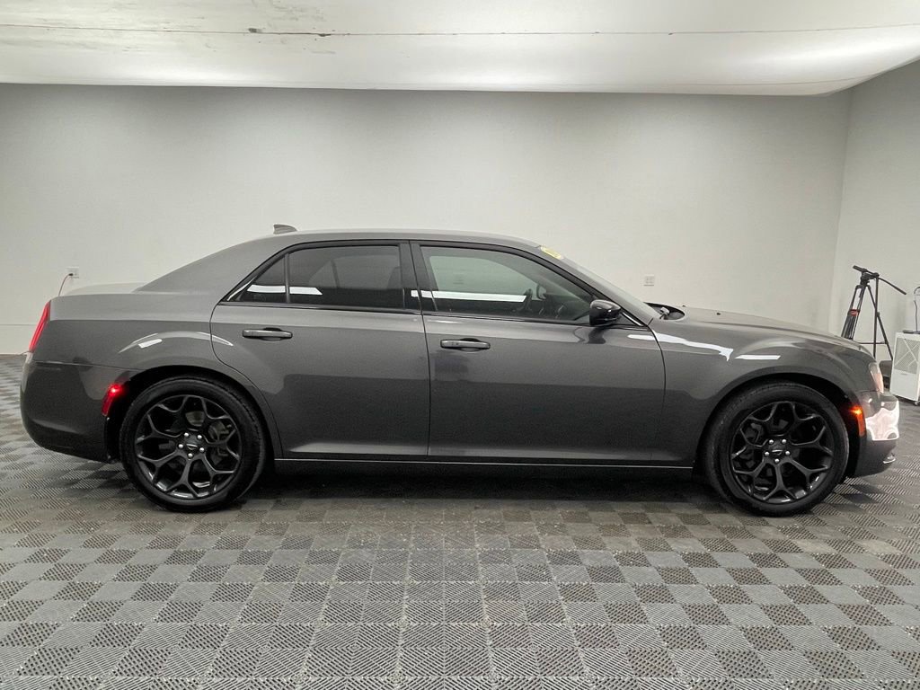 Used 2019 Chrysler 300 Touring w/ Sport Appearance Package RWD image 5