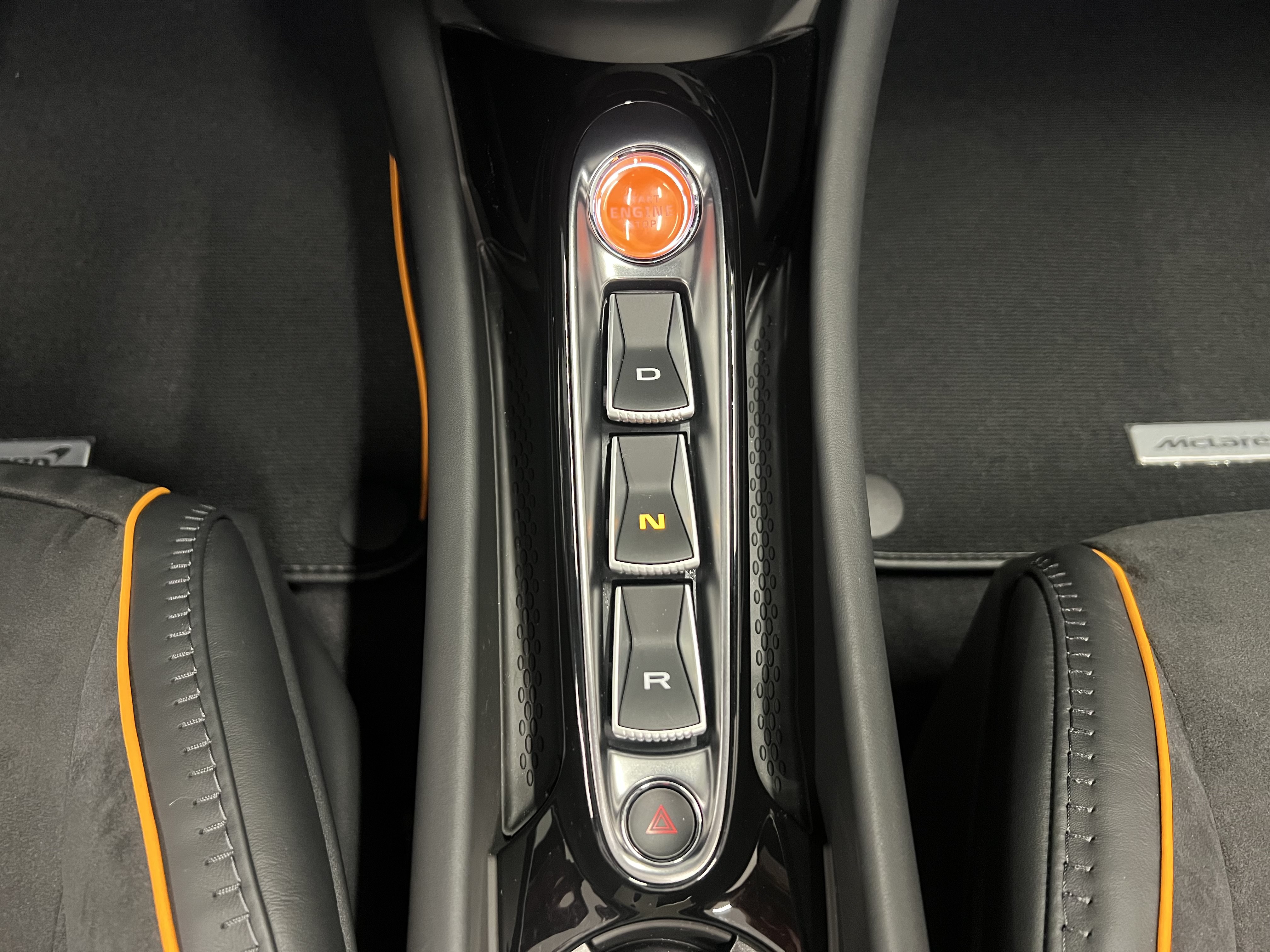 Used 2027 McLaren Artura Spider RWD image 28