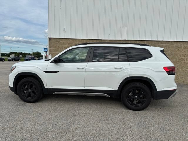Used 2025 Volkswagen Atlas Peak Edition SE AWD/4WD image 8