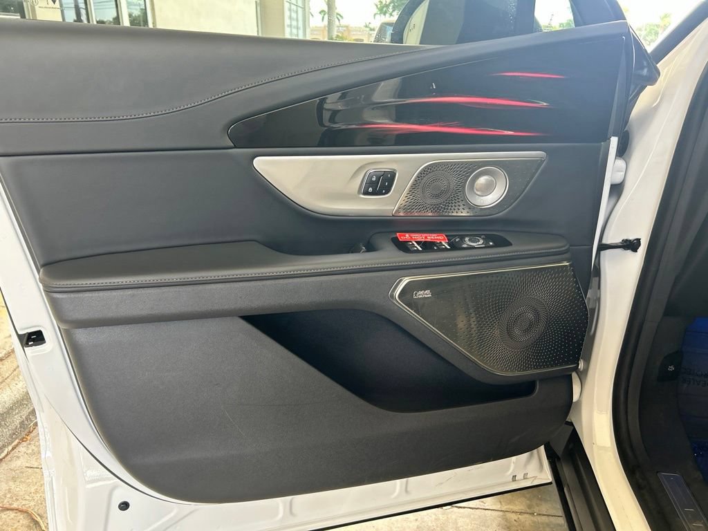Used 2025 Lincoln Nautilus Reserve AWD/4WD image 40