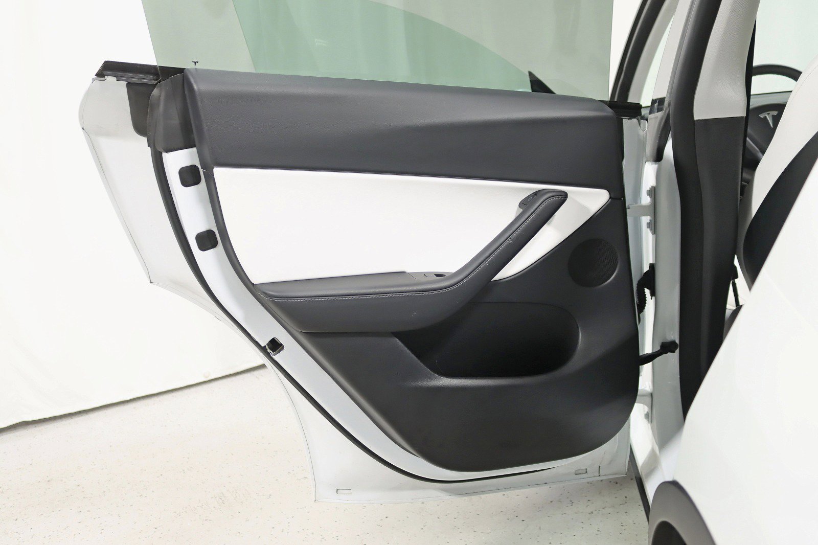 Used 2022 Tesla Model Y Long Range image 35