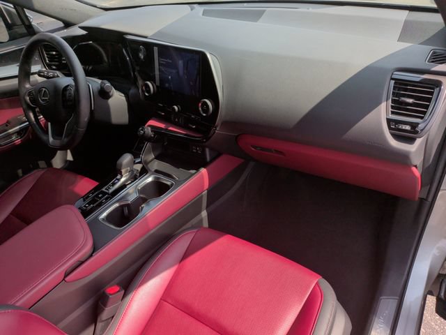 Used 2024 Lexus NX 250 FWD w/ Towing Package (2000 Lbs) image 18