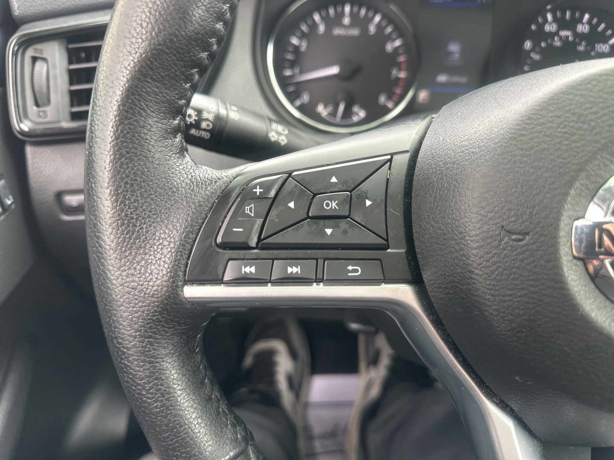 Used 2019 Nissan Rogue SL w/ Premium Package FWD image 25