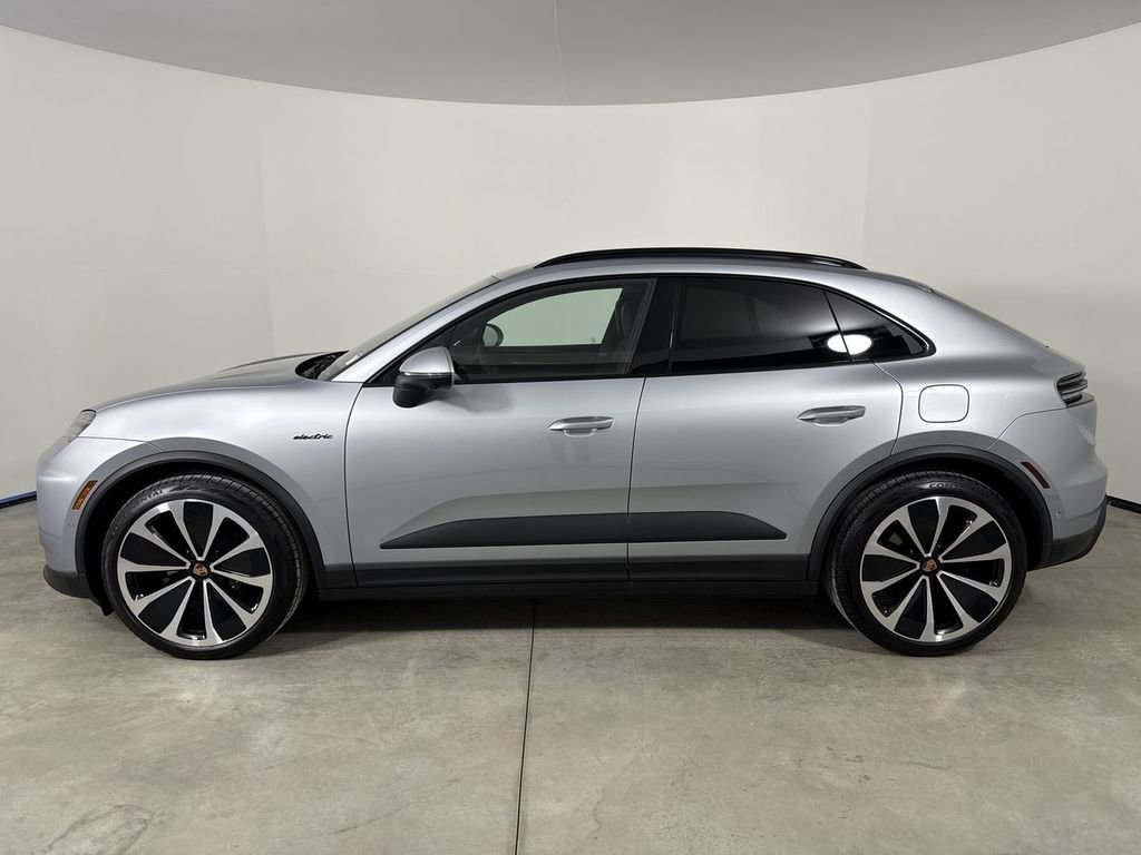 New 2026 Porsche Macan 4 Electric AWD/4WD image 2