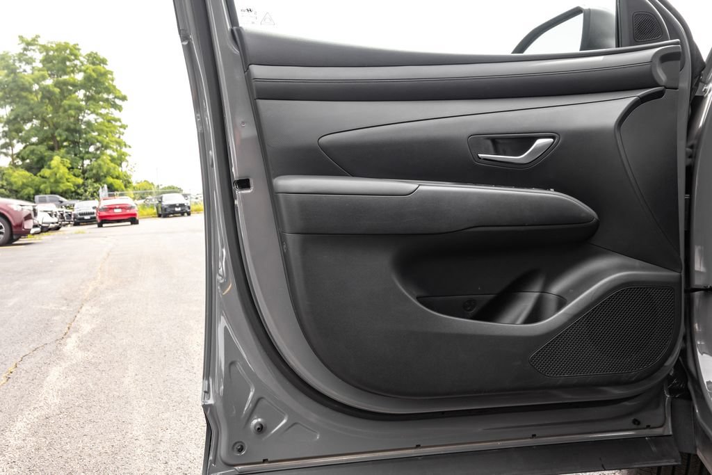 Used 2025 Hyundai Tucson SE AWD/4WD image 28