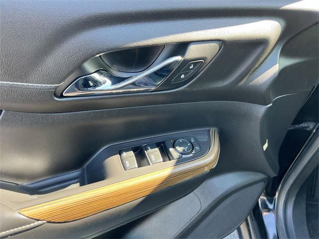 Used 2021 GMC Acadia SLE image 22