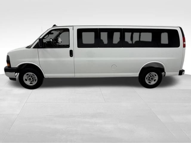 Certified 2025 GMC Savana 3500 LT w/ LT Preferred Equipment Group RWD image 3