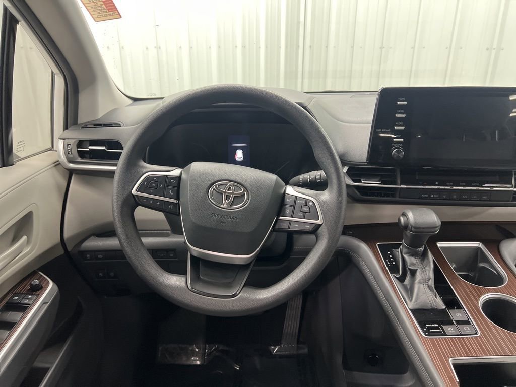 Used 2021 Toyota Sienna LE image 14