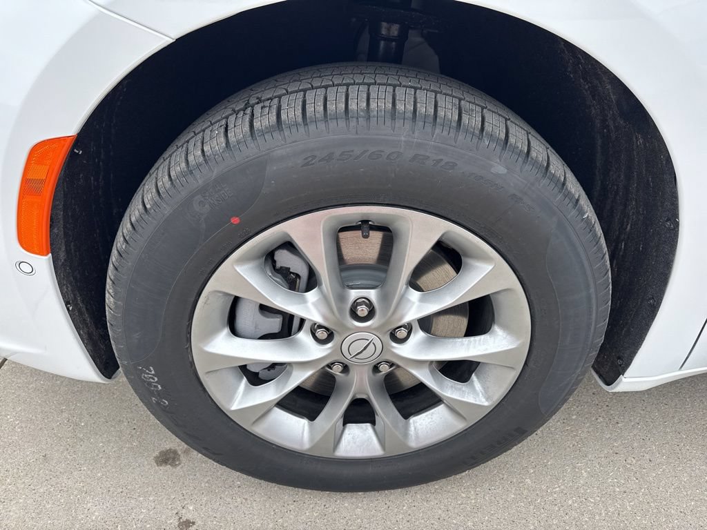 New 2026 Chrysler Pacifica Select AWD/4WD image 5