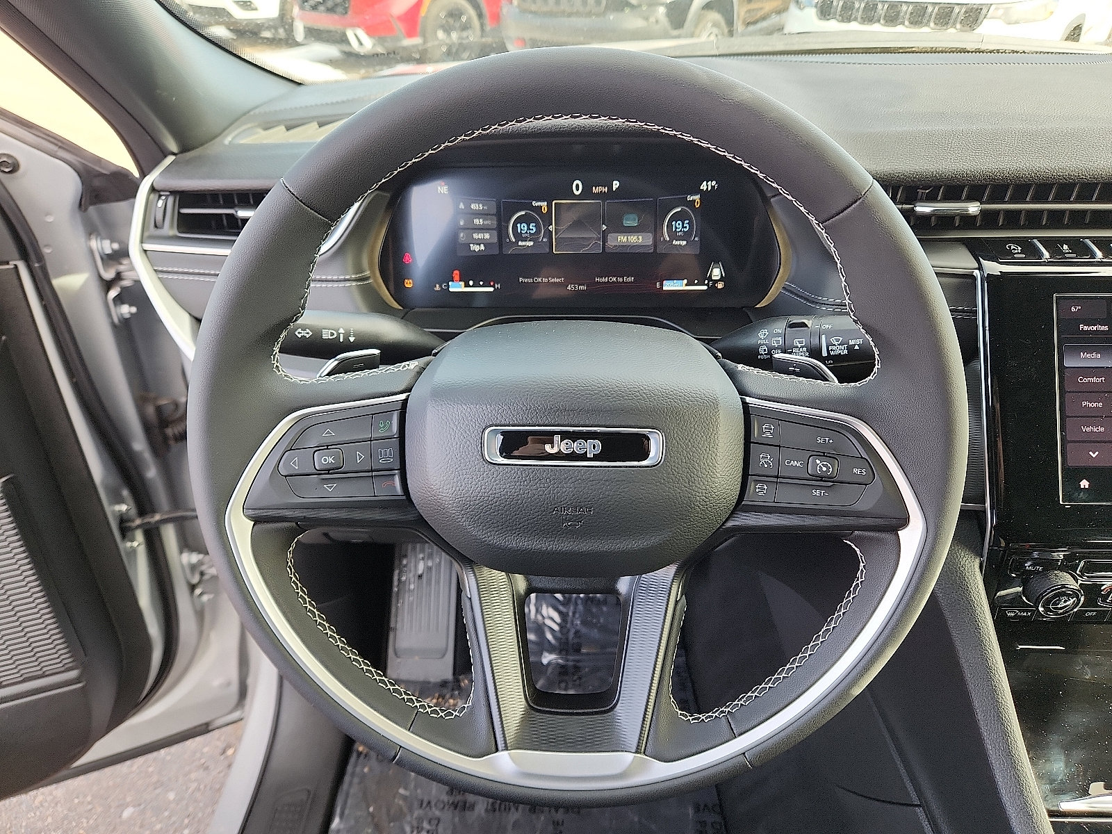 Used 2025 Jeep Grand Cherokee Laredo image 18