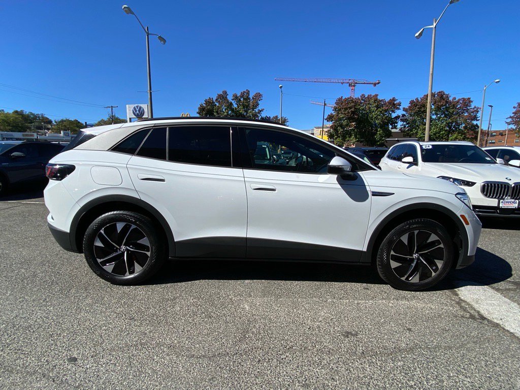 Certified 2022 Volkswagen ID.4 Pro image 2