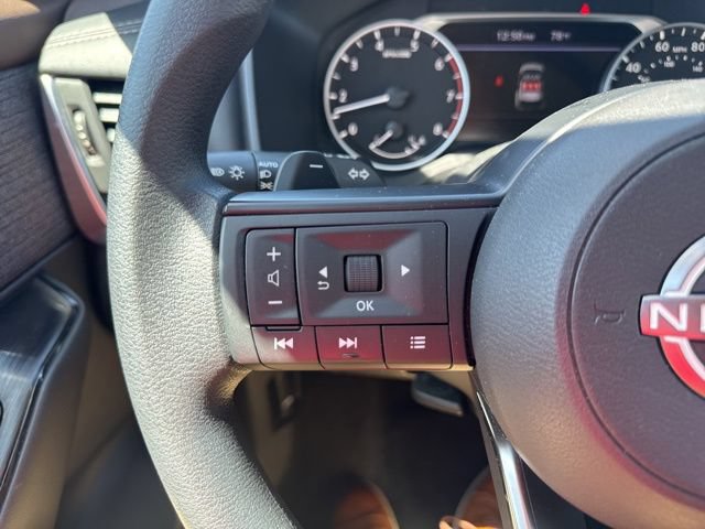 Used 2023 Nissan Rogue S AWD/4WD image 22