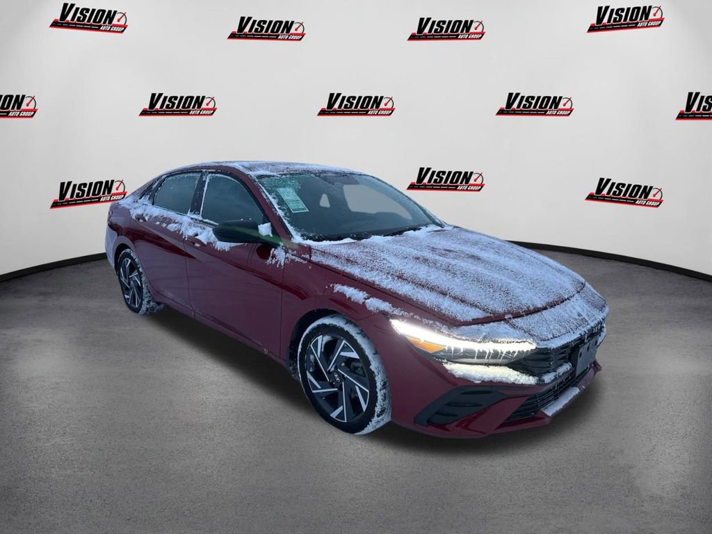 Used 2025 Hyundai Elantra Sport image 3