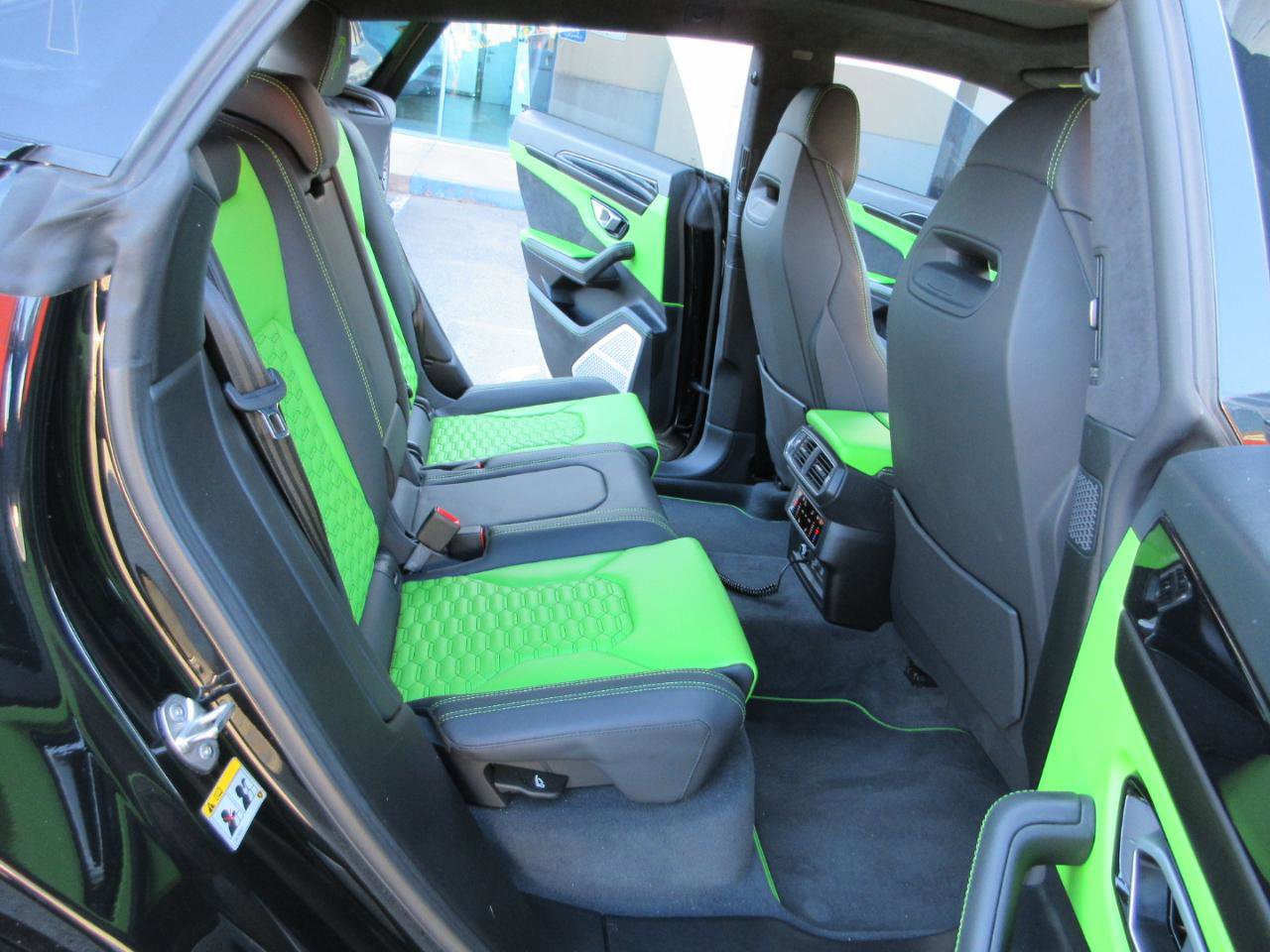 Used 2022 Lamborghini Urus image 38