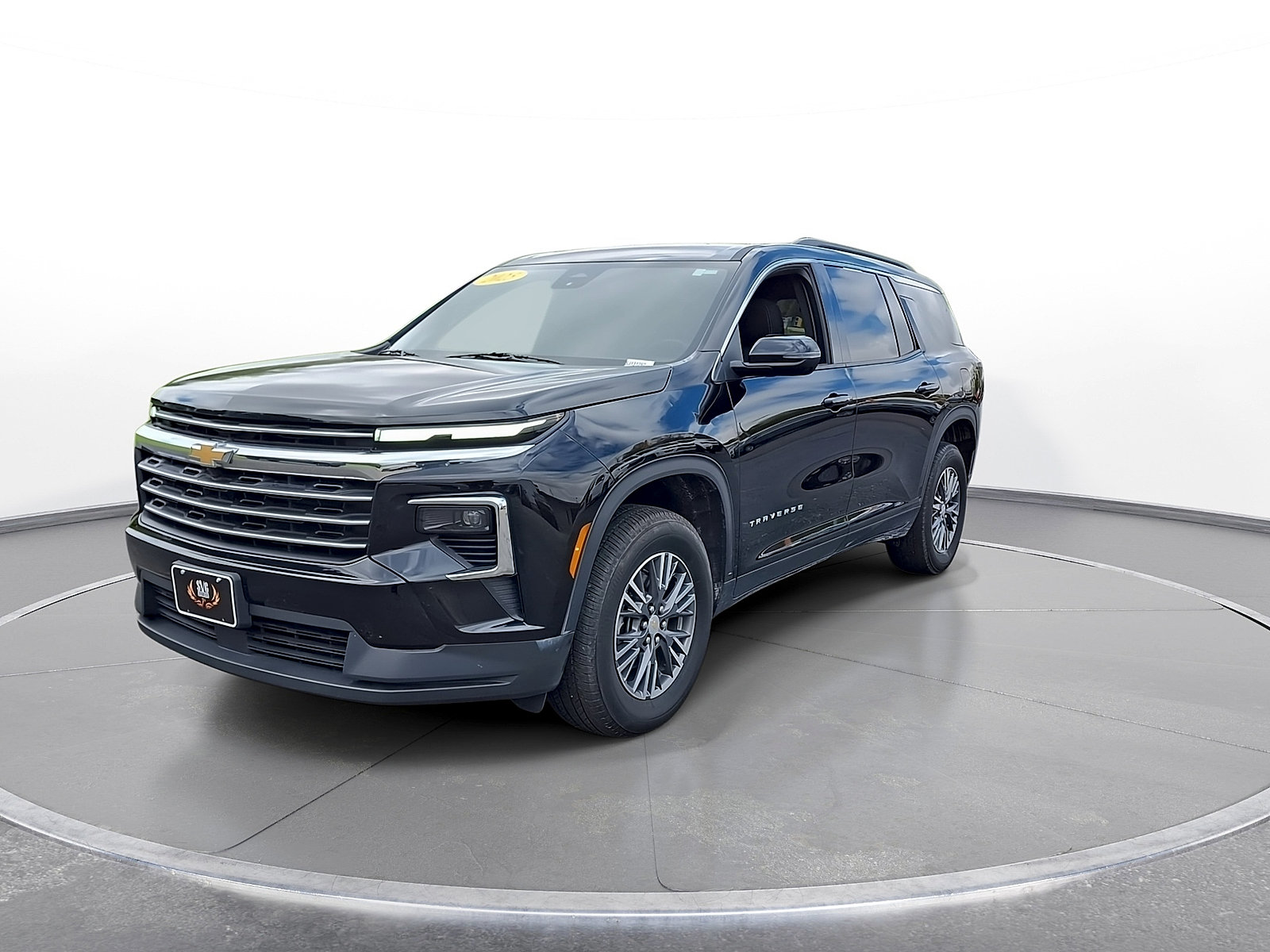 Used 2025 Chevrolet Traverse LT FWD image 3