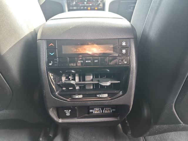 Used 2023 Jeep Grand Cherokee L Limited image 31