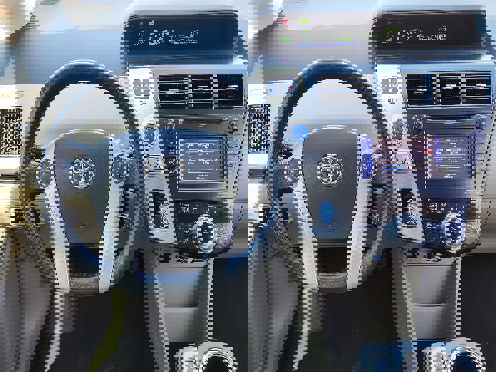 Used 2014 Toyota Prius V Five image 26